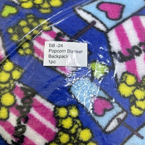 Popcorn and Drink Blanket Backpack 50” x 60” Movie Night Brand New - Picture 3 of 4